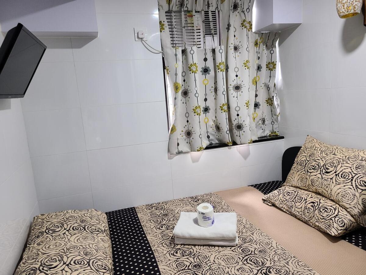 Hostel 16 Paris Guest House Block E Reception 10Th Floor Hong Kong Exterior photo