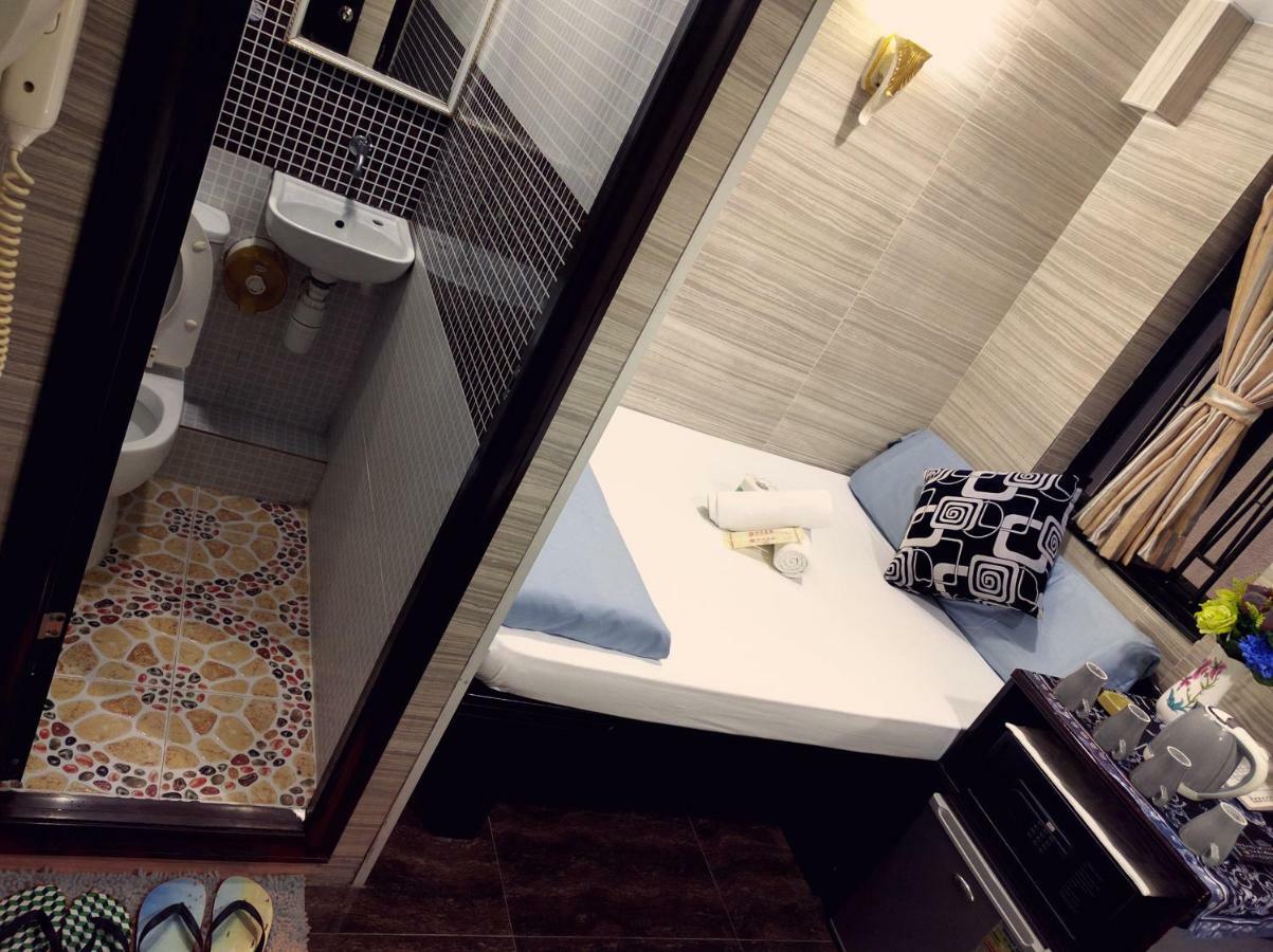 Hostel 16 Paris Guest House Block E Reception 10Th Floor Hong Kong Exterior photo