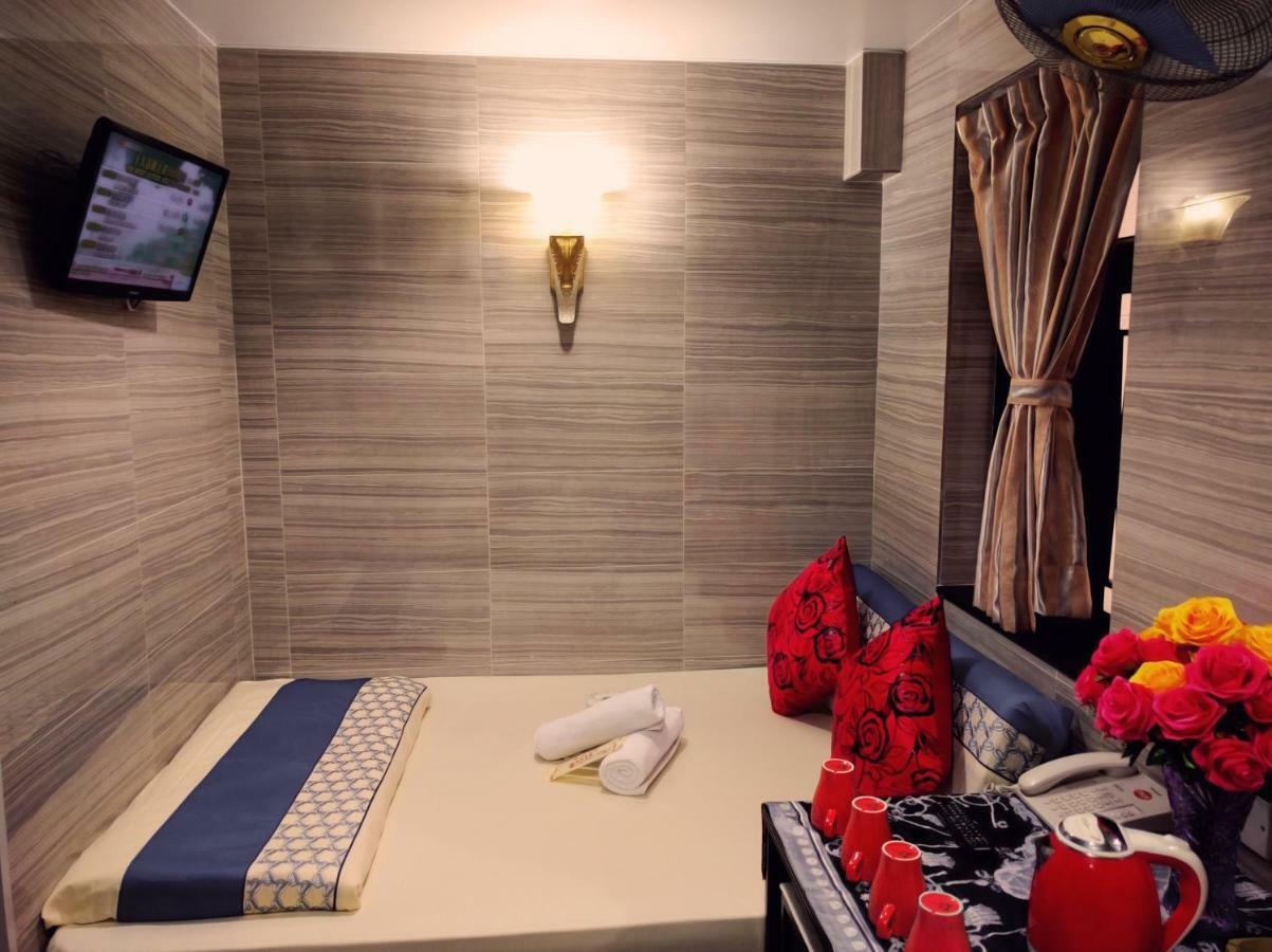 Hostel 16 Paris Guest House Block E Reception 10Th Floor Hong Kong Exterior photo